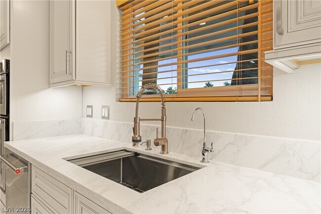 Building Photo - 6808 O'Bannon Dr