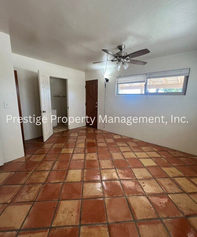 Building Photo - 3BD 2BA Waiting for You to Call Home!!