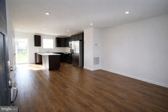 Building Photo - 117 WYTHE Way