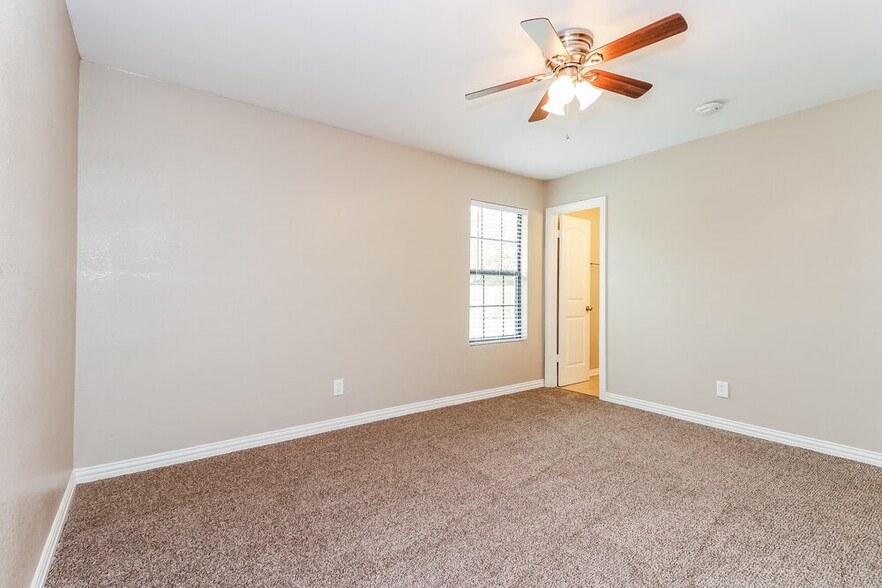Building Photo - 1108 N Knowles Dr