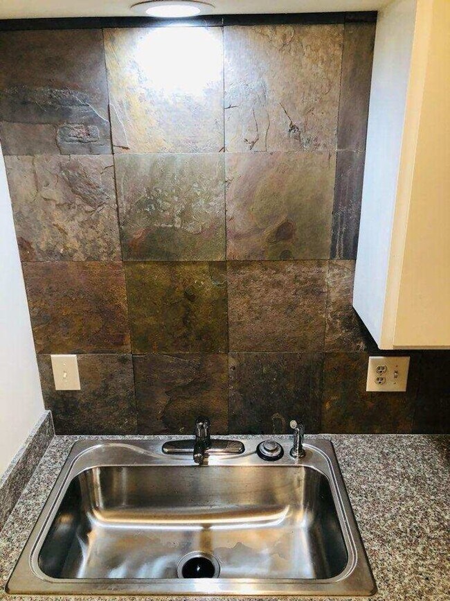 Building Photo - Mission East Apts 2 br/1 bath ground floor...