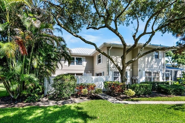 Building Photo - 2905 SW Lakemont Pl