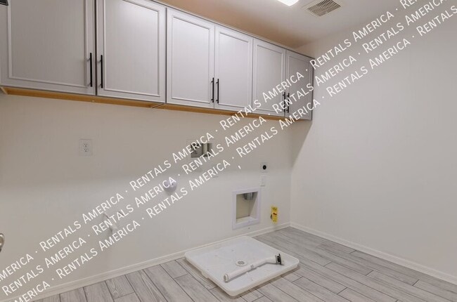 Building Photo - 10150 S Rolling Water Dr