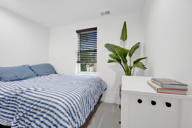 Building Photo - 1626 N Spaulding Ave