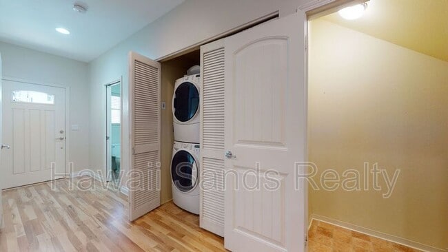 Building Photo - 1155 Kakala St