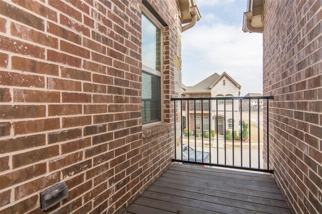 Building Photo - 4105 Comanche Dr