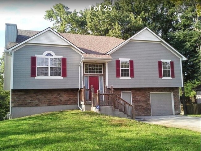 Building Photo - Large 5 bedroom raised ranch