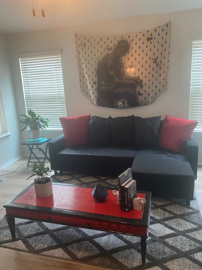 Building Photo - 2219 Boxer Palm