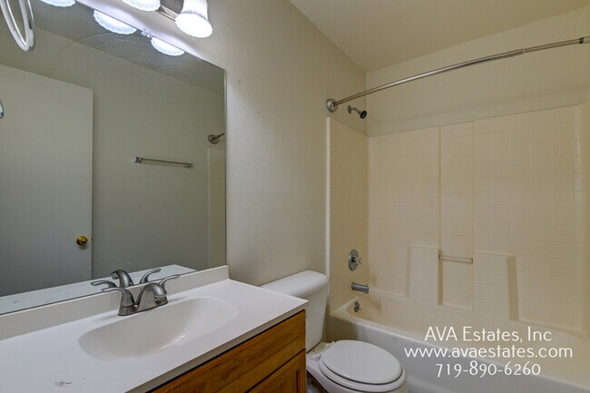 Building Photo - 531 S Angus Ave