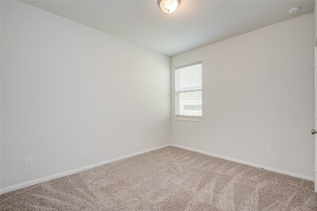 Building Photo - 2425 Temple Crag Dr