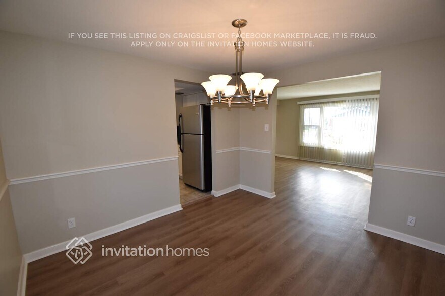 Building Photo - 1705 Village Ct