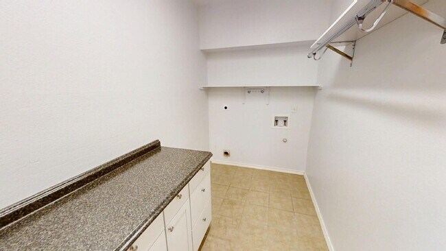 Building Photo - "Spacious 5-Bedroom Oasis with Pool on Gri...
