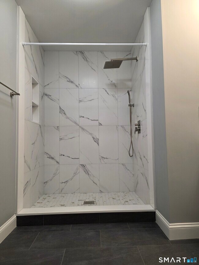 Building Photo - 87 Aspetuck Vlg