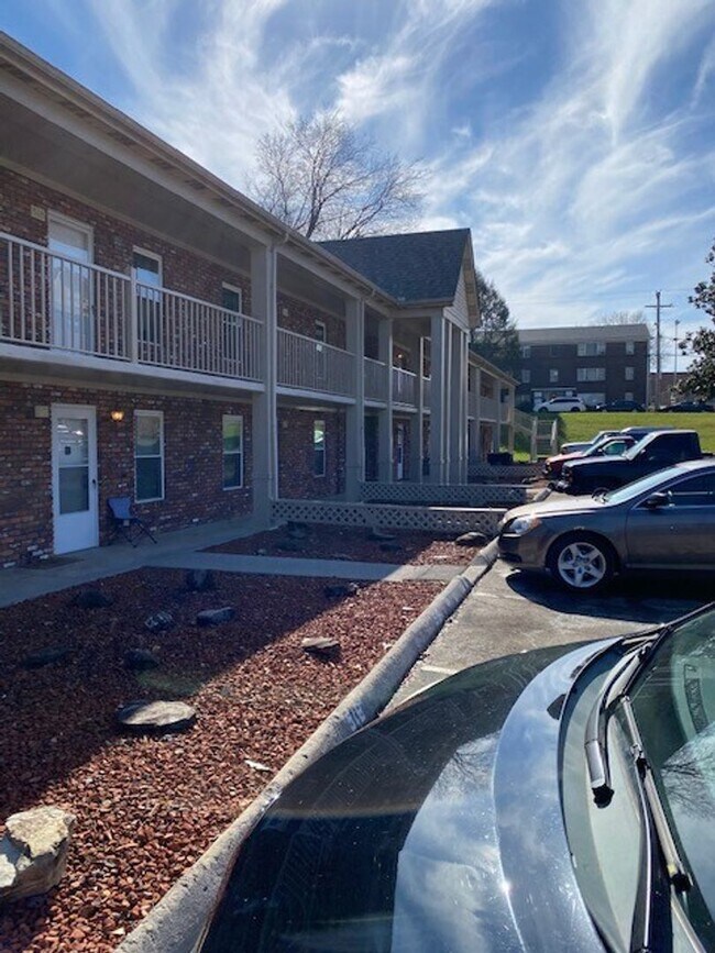 Building Photo - City of Maryville, 2 bedroom, 1 bath condo near Maryville High School - Ed Johnson (865) 924-5045