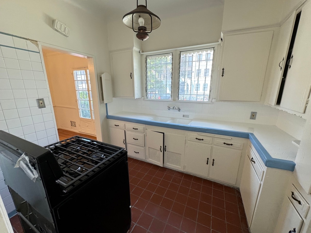 Building Photo - 422 S Detroit St