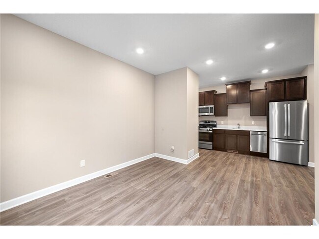 Building Photo - 11300 Creekside Trl N