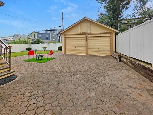 Building Photo - 86 Keer Ave