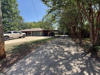 Building Photo - 2412 Redbud St