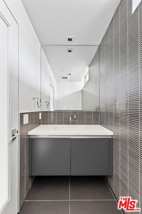 Building Photo - 1012 2nd St