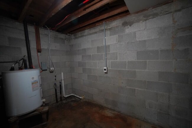 Building Photo - 926 Apache St