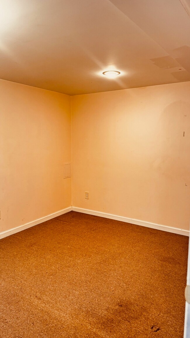 Building Photo - 609 Oxford St