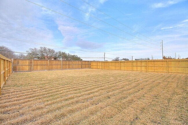 Building Photo - 7510 Sable Creek Dr