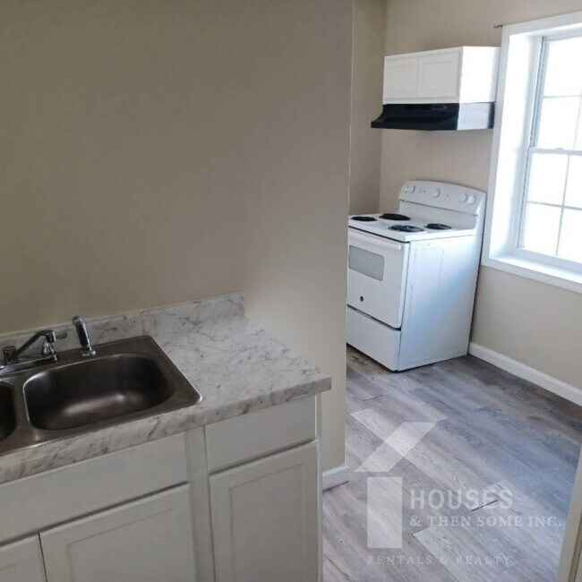 Building Photo - 120 Owens St