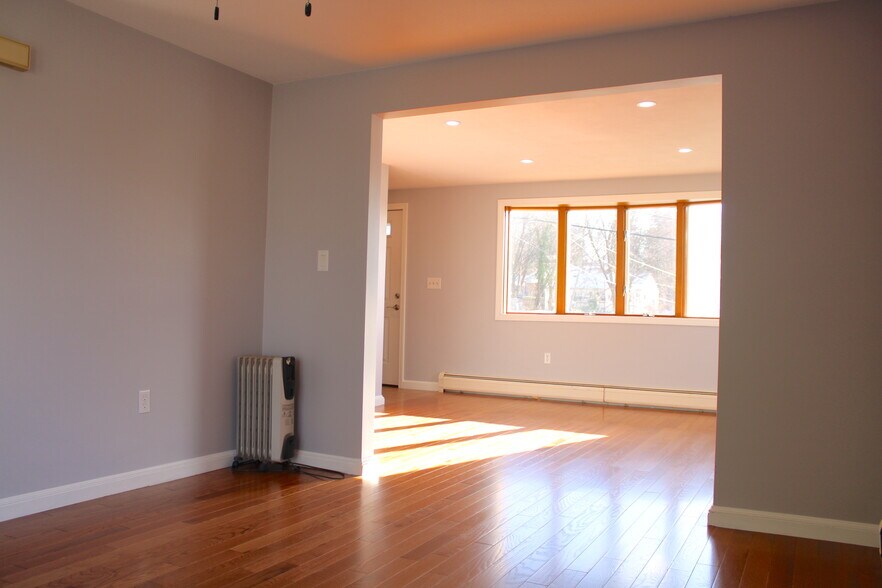 Building Photo - 2 Clark St