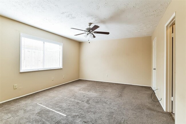 Building Photo - 5514 Edgebrook Forest Dr
