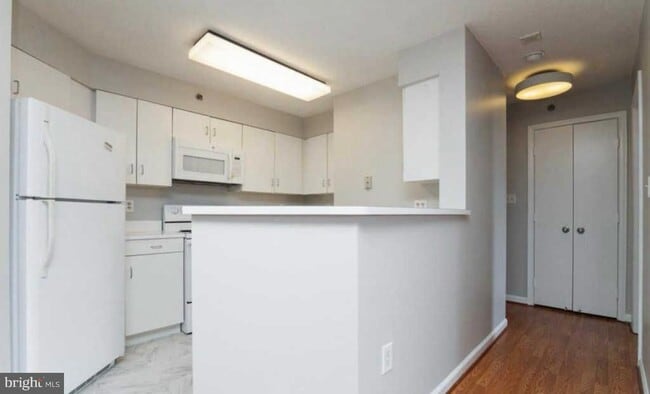 Building Photo - 1230 23rd St NW