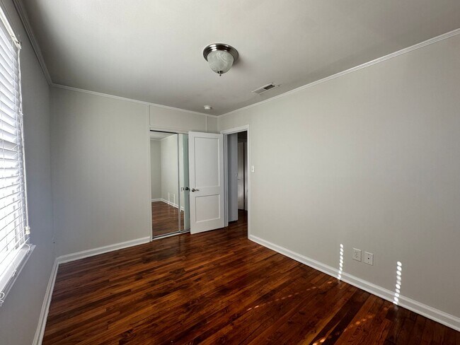 Building Photo - Two Bedroom Cottage - Five Points East, Raleigh, NC - Inside the Beltline!