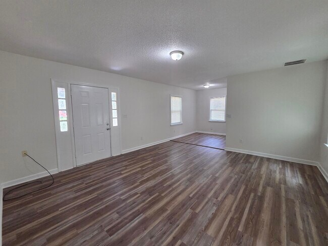 Building Photo - 1495 Alta Vista Ave
