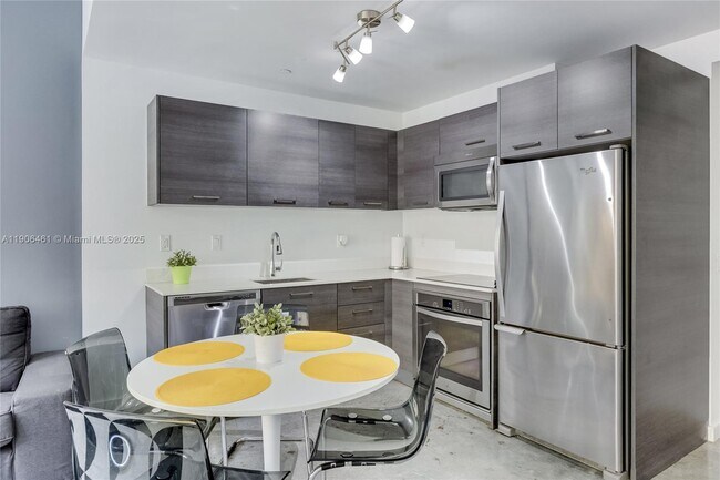 Building Photo - 151 SE 1st St