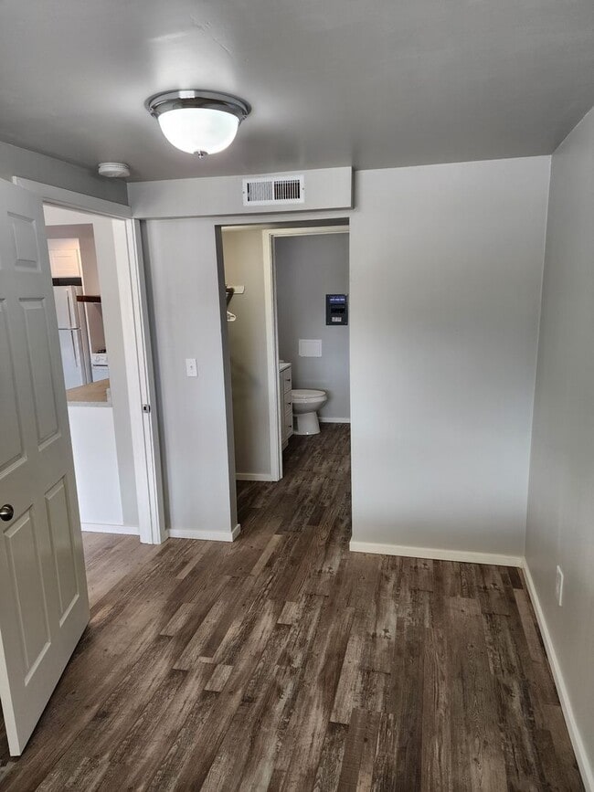 Building Photo - Charming  apartment