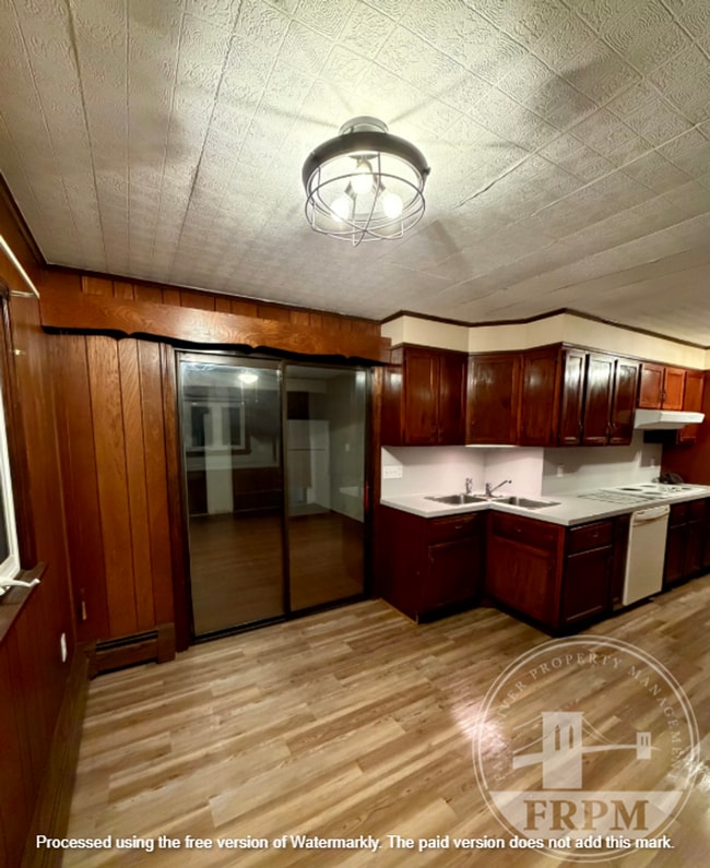 Building Photo - 318 Wood St