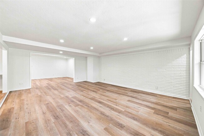 Building Photo - 6215 Queensloch Dr