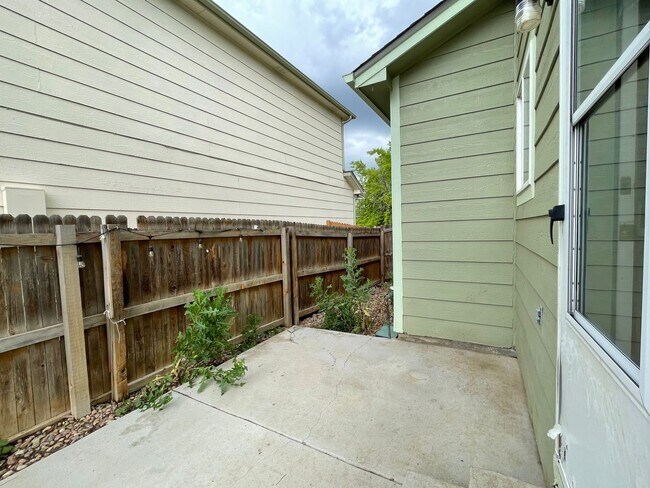 Building Photo - Lovely 3 Bed/2 Bath in Westminster! Available June