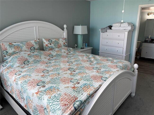 Building Photo - 7540 Bay Island Dr S