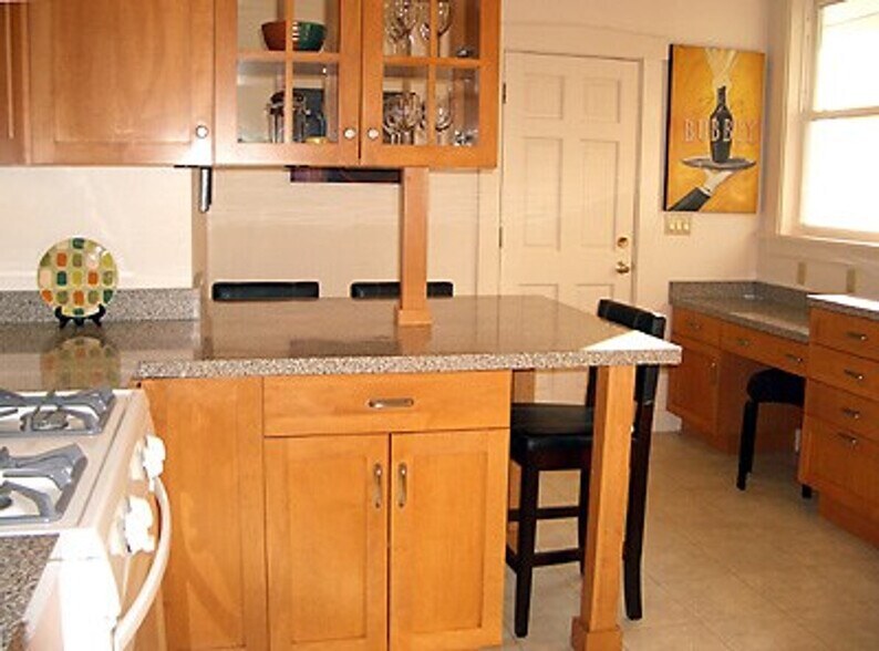 Building Photo - 515 21st Ave E