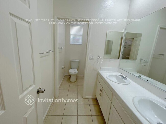 Building Photo - 6223 W Ave J 10