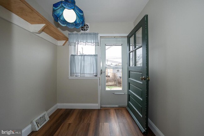 Building Photo - 130 Ivy Ct