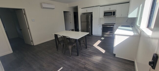 Building Photo - Rear 3rd floor unit with a view-Entirely N...