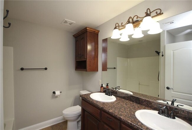 Building Photo - 610 Lyndal Ln
