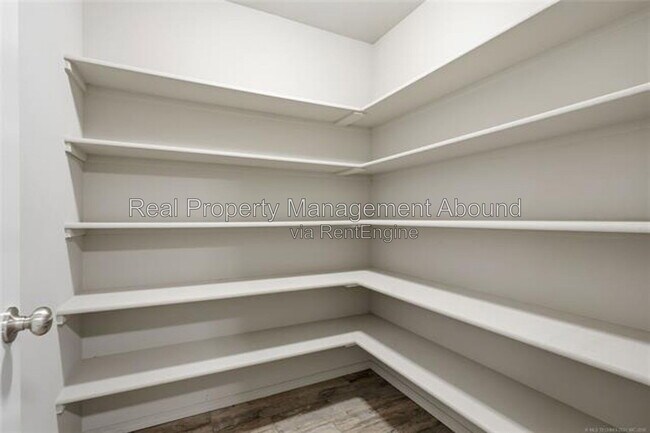 Building Photo - 3706 S 13th Pl