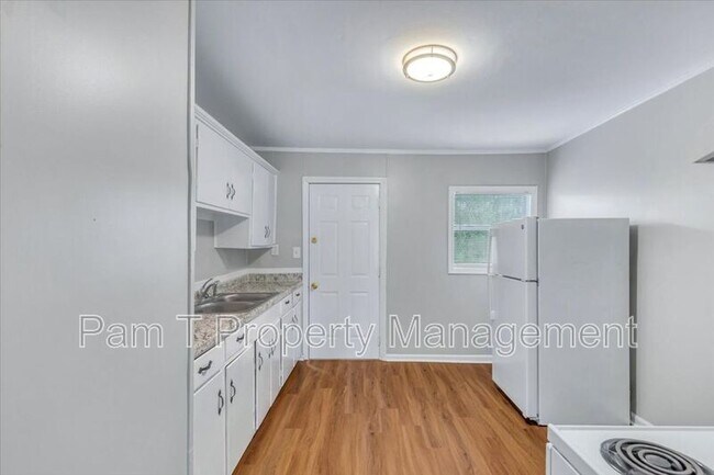 Building Photo - 215 W 73rd St