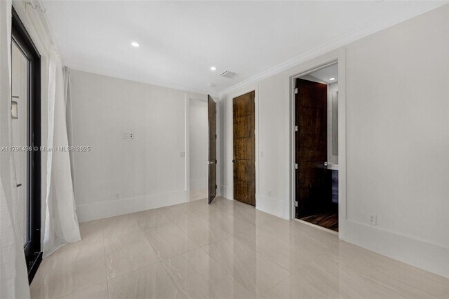 Building Photo - 8112 Los Pinos Cir