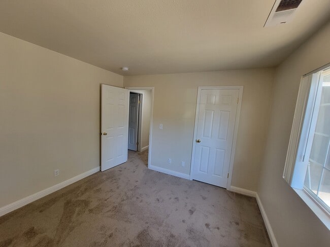 Building Photo - 158 Hall Ln