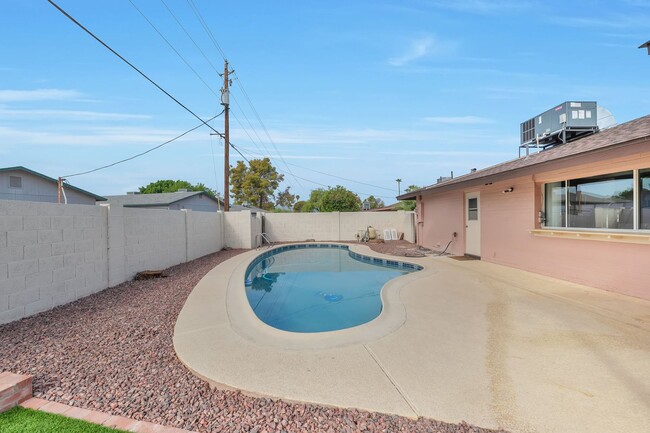 Building Photo - Spacious 6-Bedroom, 4-Bath Pool Home Near ASU Campus