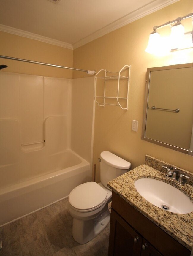 Building Photo - West AVL - Great apartment close to all th...