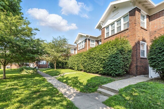 Building Photo - 3528 E Fall Creek Pkwy N Dr